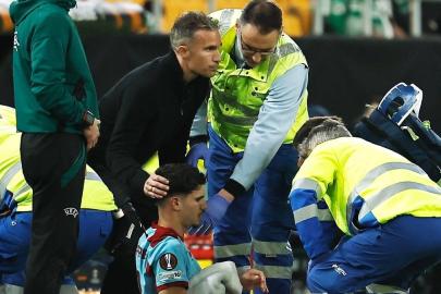 Avrupa gecesi kabusa döndü: Robin Van Persie oğlunu endişeli gözlerle izledi