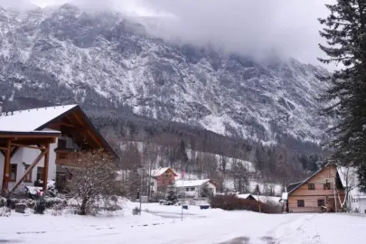 Avusturya'da 3 ayrı çığ düşmesinden toplam 8 kişi hayatını kaybetti