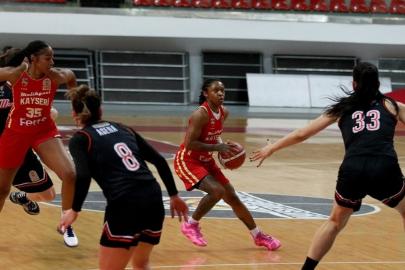 ÇBK Mersin'den Melikgazi Kayseri Basketbol'a 30 sayılık fark