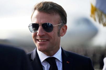 Emmanuel Macron toplantıya güneş gözlüğüyle damga vurdu