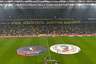 Fenerbahçe tribünlerinden şampiyonluk mesajı