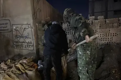 Haseke'de YPG'li teröristler hendek kazıyor