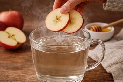 İngilizler bu yöntemle gribi unuttu: Kaynar suya 2 dilim atın...