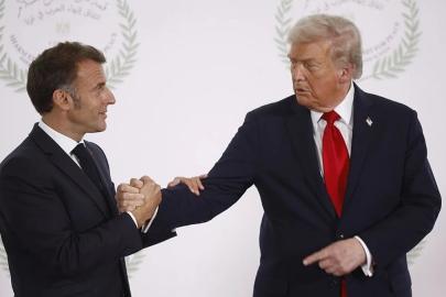 Trump, Macron'un kendisine attığı mesajları yayınladı