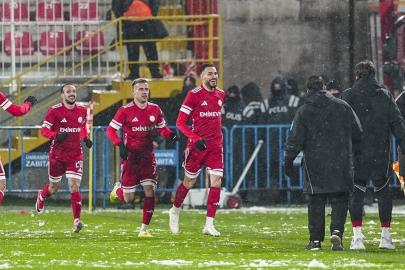 Ümraniyespor, Serikspor'a 5 attı