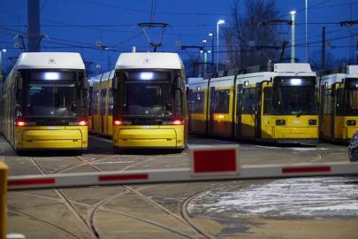 Almanya'da toplu taşıma çalışanlarından 2 günlük grev kararı