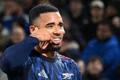 Arsenal, rakiplerinin puan kaybettiği haftada liderliğini pekiştirdi