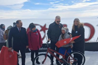 Askıda Bisiklet Derneği Çıldırlı çocukları sevindirdi