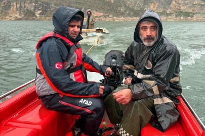 Baraj gölünde mahsur kalan 2 kişiyi AFAD kurtardı