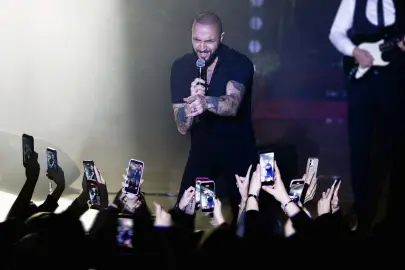 Berkay'dan sahnedeyken duygusal veda