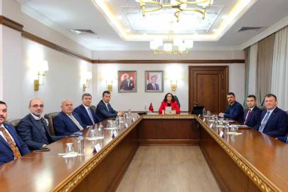 Cumhuriyet Meydanı ve çevresine yapılacak projeler konuşuldu