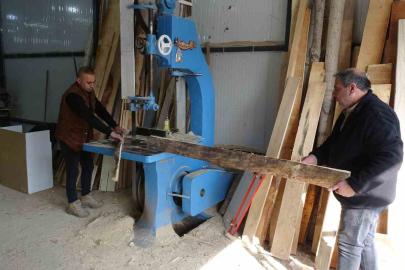 Depremin ayırdığı Cömert ailesi hayata tutunmaya çalışıyor