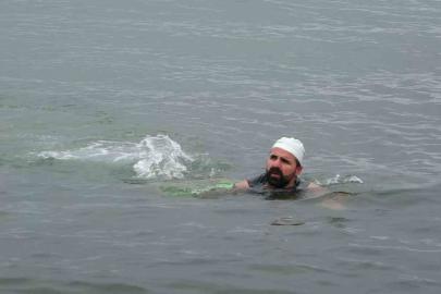 Dondurucu soğuğa meydan okudu: Van Gölü’nde şifa kulaçları