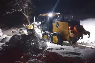 Elazığ’da kapalı köy yollarında kar temizleme çalışmaları sürüyor