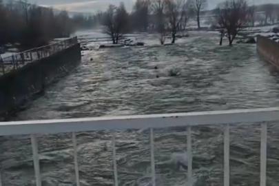 Elazığ’da kar suları eridi, dereler coştu
