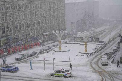 Erzurum’da kar sebebiyle 312 köyün yolu kapalı