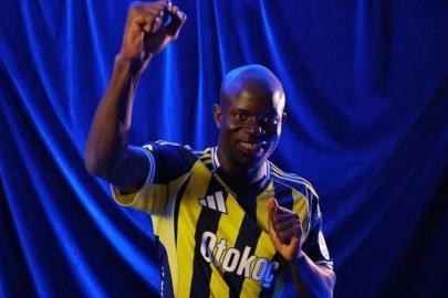 Fenerbahçe, N’Golo Kante için imza töreni düzenledi