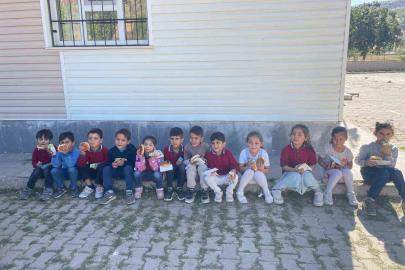 Güroymak’ta öğrencilere simit ve poğaça dağıtıldı