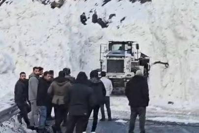 Hakkâri-Van ve Şırnak yolunda çığ alarmı