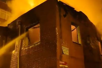 İstanbul’da metruk binadaki yangın ahşap binaya sıçradı