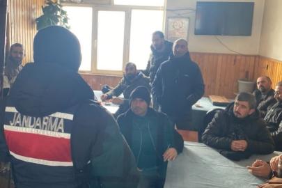 Jandarmadan "Kapı Kapı Jandarma" Projesi Kapsamında Siber Farkındalık eğitimi