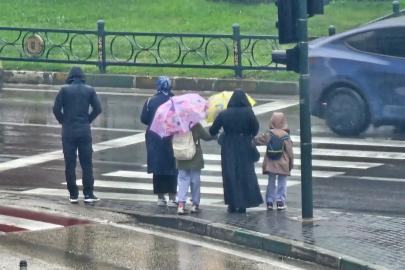 Meteoroloji'den kuvvetli yağış ve fırtına uyarısı