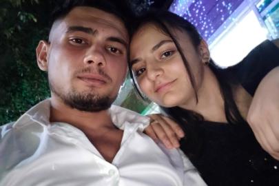 Minibüsle çarpışan otomobilin sürücüsü ve eşi öldü