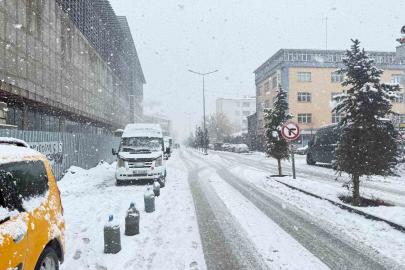 Patnos’ta kar yağışı etkisini sürdürüyor