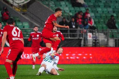 Rizespor ile Beyoğlu Yeni Çarşı yenişemedi: 1-1