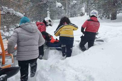 Sarıkamış’ta düşerek ayağını kıran kadının imdadına JAK ekipleri yetişti