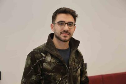 Sipariş ettiği dürümün içerisine sakalının kıllarını koydu, hesap ödemeden çıktı