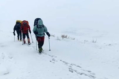 Süphan Dağı tırmanışı hava muhalefetine takıldı