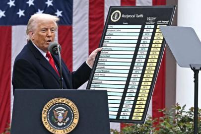 Trump duyurdu: Yüzde 10'luk küresel tarife oranı yüzde 15'e çıkarılacak