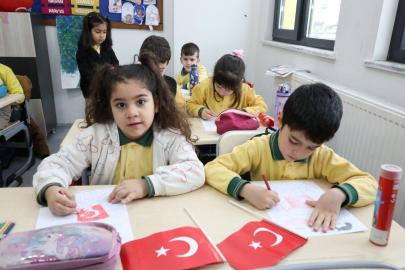 Tunceli’de ilk ders "Bayrak sevgisi"