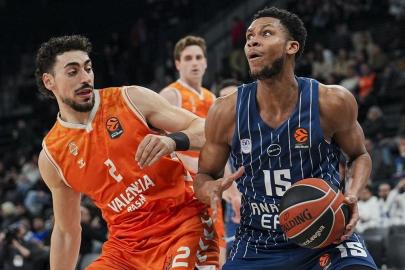 Valencia'yı yenen Anadolu Efes, 9 maç sonra kazandı
