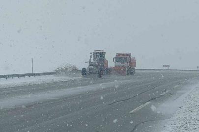 Van’ın yüksek kesimlerde lapa lapa kar yağdı