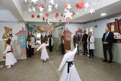 Ağrı Valisi Bozkurt, Ramazan etkinliklerinde öğrencilerle bir araya geldi