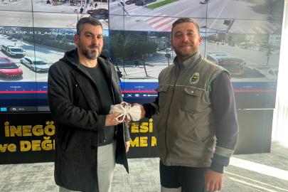 Belediye personeli yolda bulduğu 200 bin TL'yi sahibine ulaştırdı