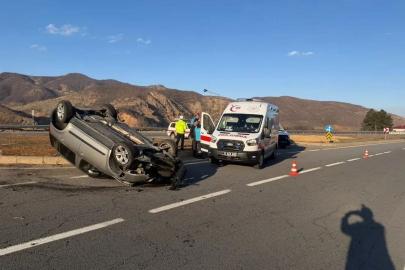 Bingöl’de otomobil takla attı: 2 yaralı