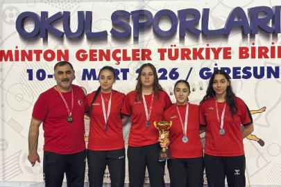 Erzincan Anadolu Lisesi badmintonda Türkiye ikincisi oldu