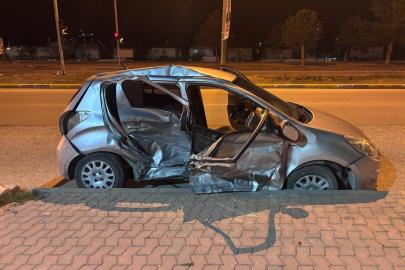 Erzincan’da iki otomobil çarpıştı: 1’i ağır 3 yaralı