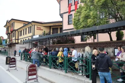 Eskişehir’de müzeler ve parklar doldu taştı