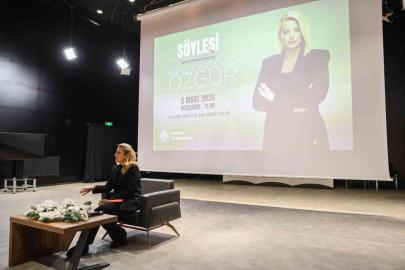 Gazeteci Göksü Öngören Özgür, Atatürk Üniversitesinde öğrencilerle buluştu