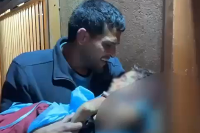 Gazze'de bombardımanda hasar gören bina çöktü: Biri çocuk üç şehit