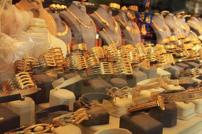 Güvenli liman talebi altını yeniden yukarı taşıdı