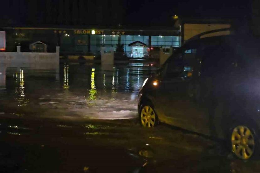 Hasköy’de sağanak ve eriyen kar su baskınlarına neden oldu