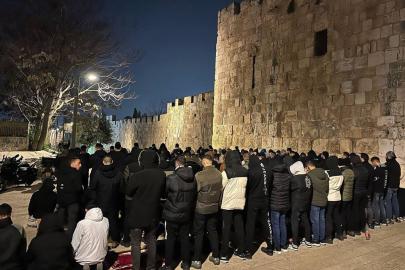 İşgalciler Kadir Gecesi'nde Mescid-i Aksa'da ibadet ve itikafı engelledi