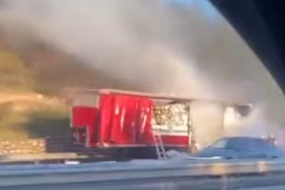 İzmir’de kağıt havlu yüklü TIR’da yangın