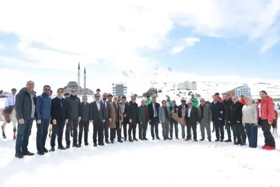 Kayseri Erciyes'te 'kökbörü' heyecanı