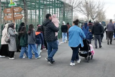 Kayseri'de hayvanat bahçesinde bayram yoğunluğu